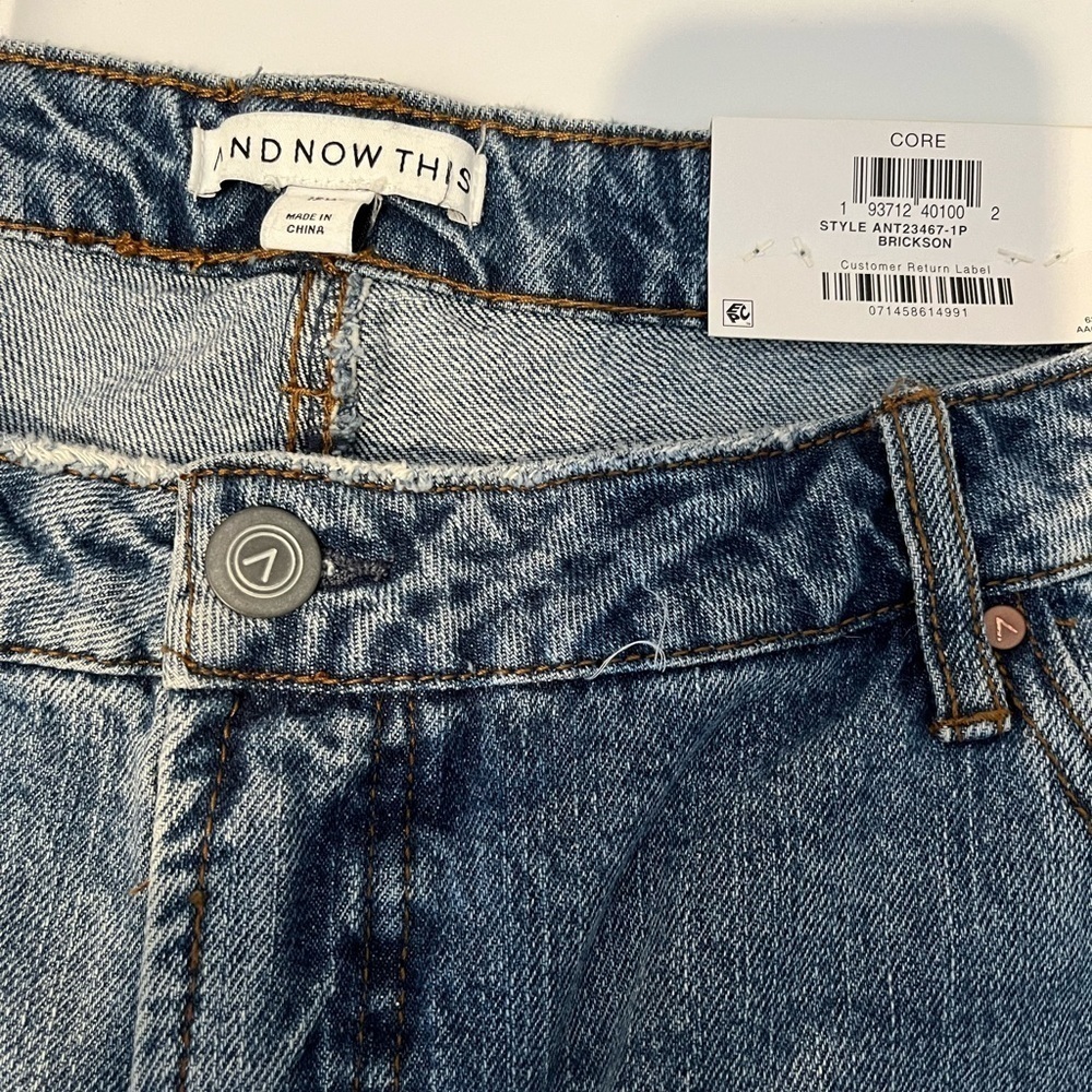 Distressed Jeans - Picture 5 of 7
